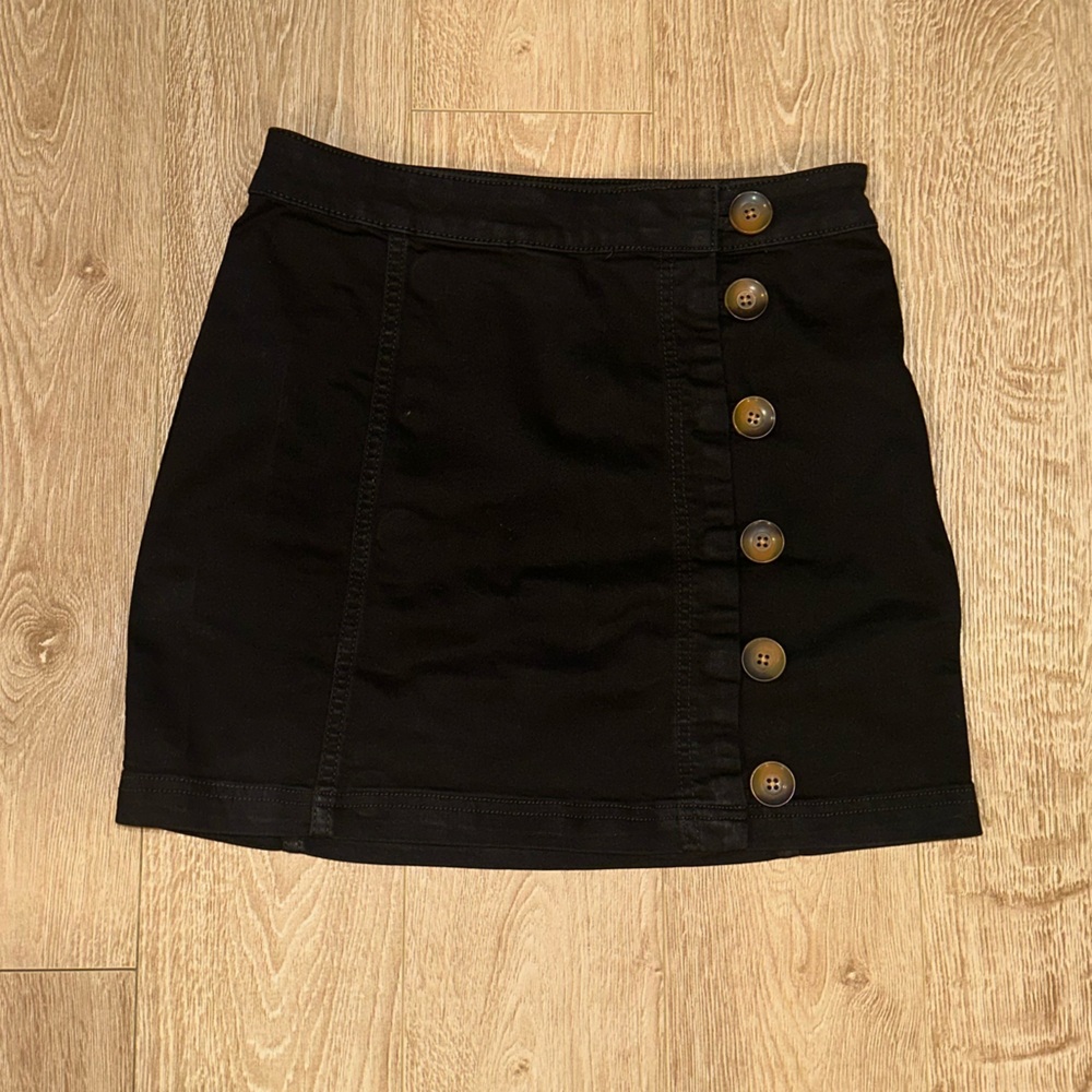 Women’s Free People Denim Stretch Mini Skirt w/ Brown Buttons - Black - 4